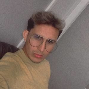 Meet your Posher, Aris